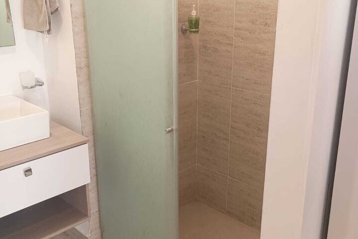 Room 15 of 34