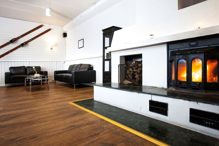 Lounge 43 of 50