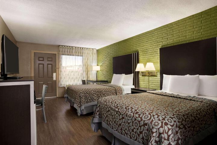 2 Double Beds (3 of 8)