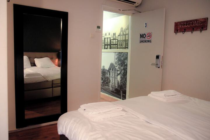 Room 44 of 132
