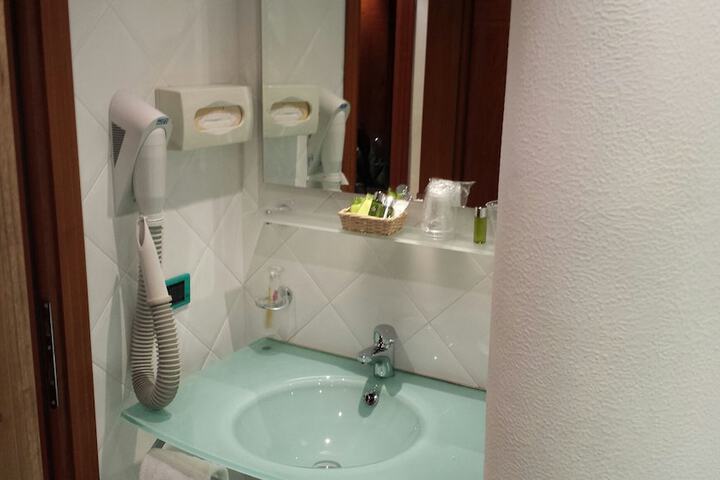Room 11 of 20