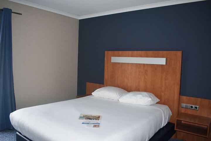 Room 33 of 50
