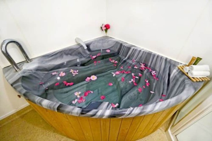 Jetted tub