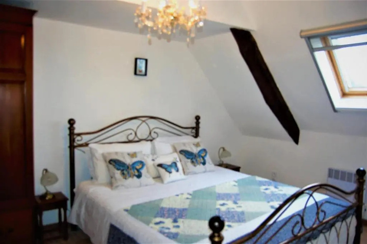 Room 2 of 8