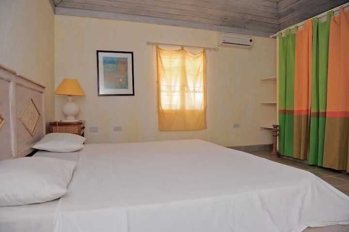 Room 6 of 16