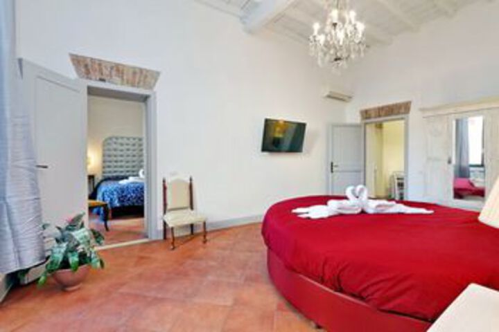 Room 10 of 28