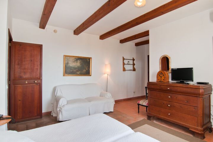 Room 6 of 34