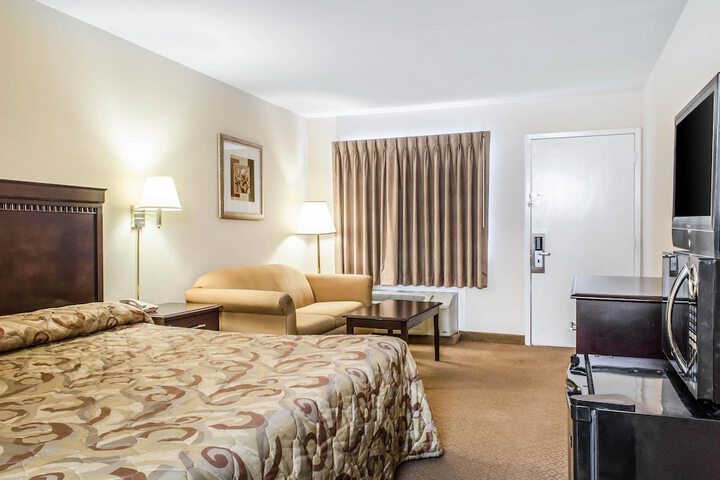 2 Double Beds (8 of 15)