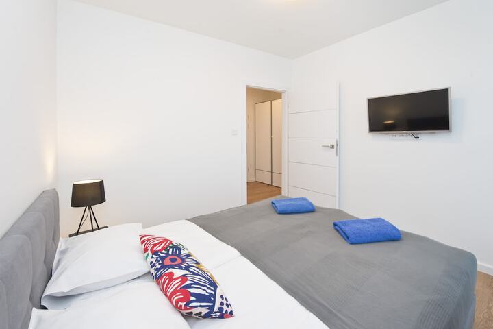 Room 46 of 181