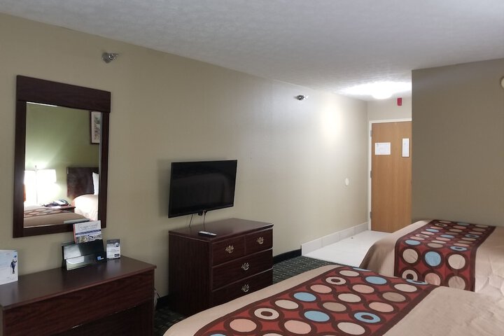 2 Queen Beds (5 of 18)