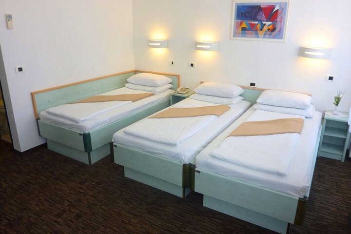 Room 5 of 61
