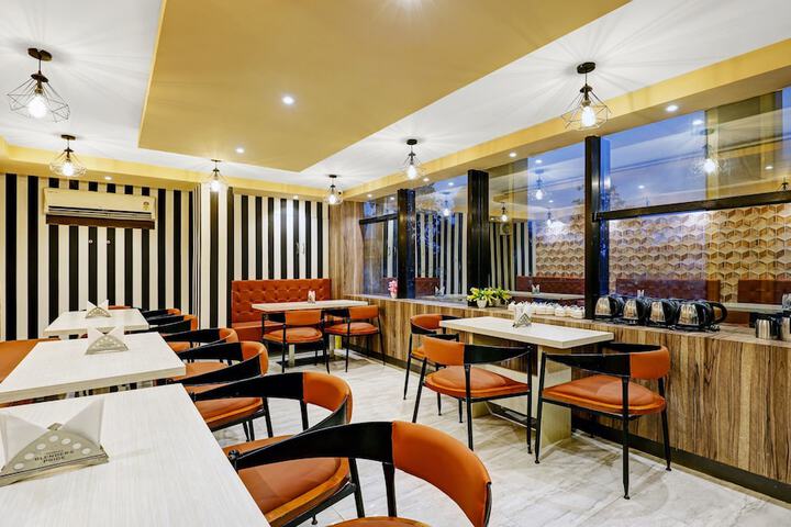 Dining 27 of 36