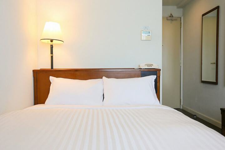 Room 8 of 42