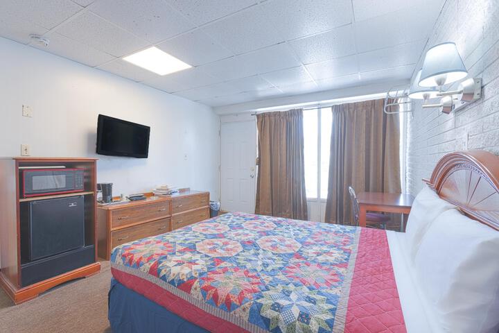1 King Bed (5 of 12)