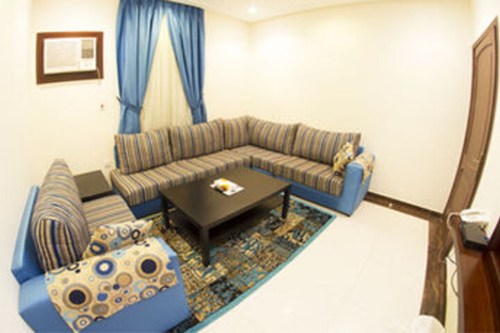 Room 10 of 14