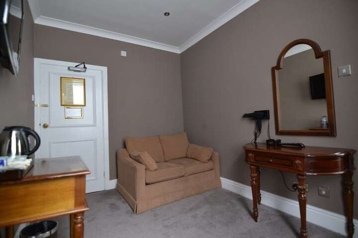 Room 6 of 43