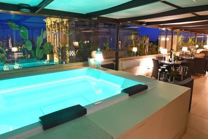 Lounge 18 of 22