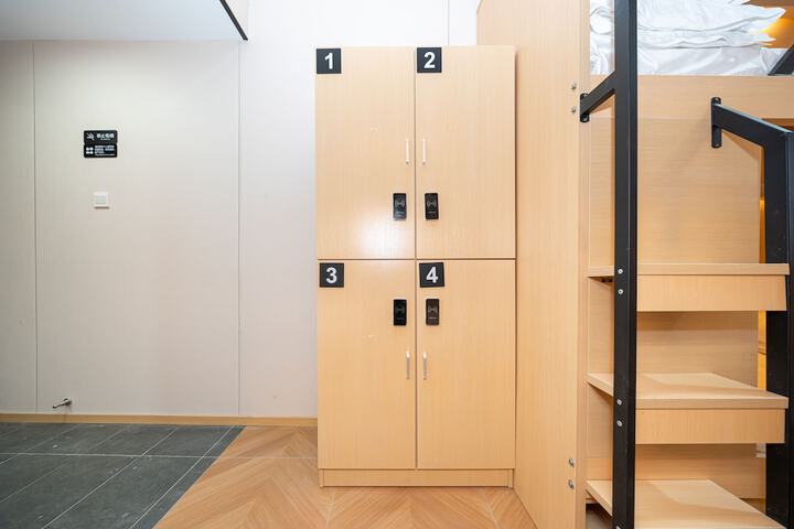 Room 11 of 21