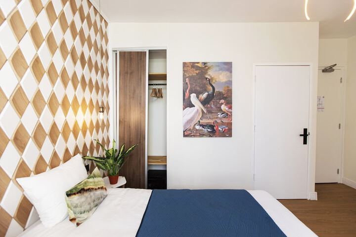 Room 17 of 100