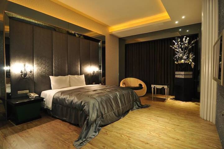 Room 13 of 20