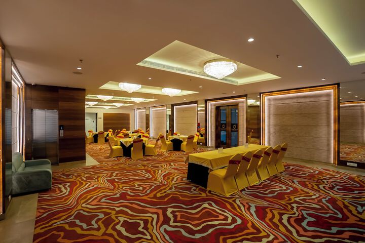 Ballroom/Hall 54 of 60