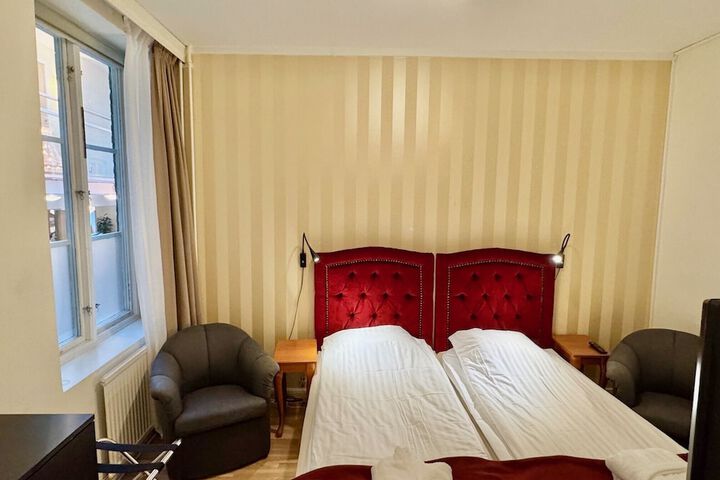 Room 103 of 212