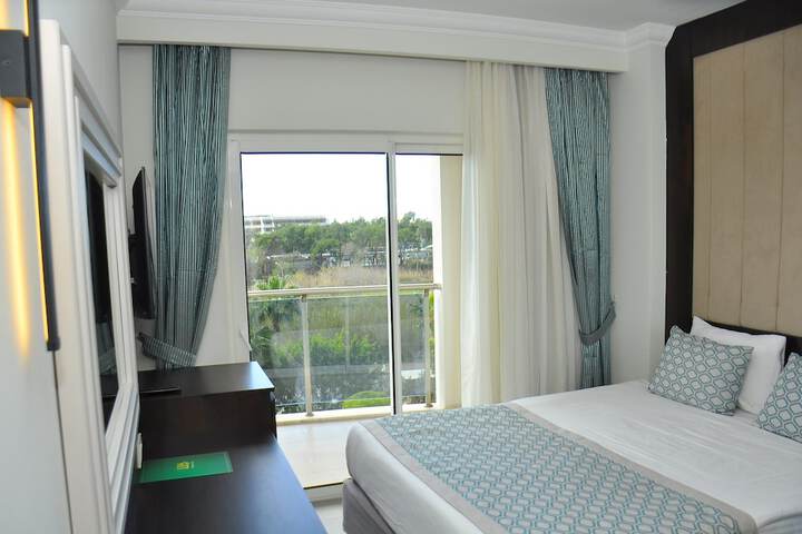Room 26 of 82