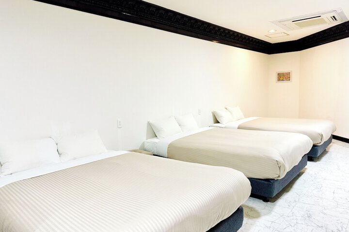 Room 8 of 32
