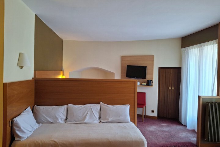 Room 28 of 81
