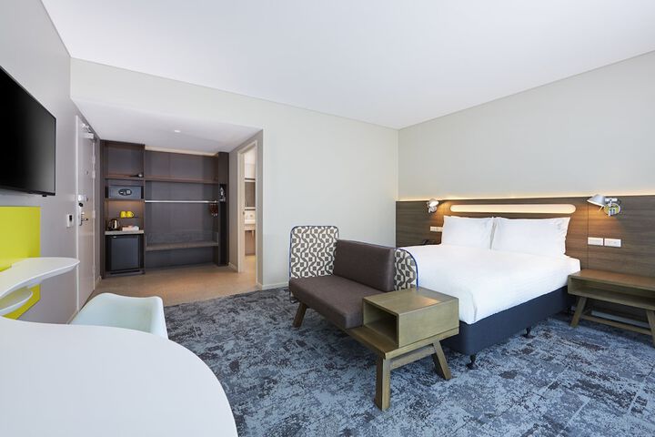Room 3 of 40