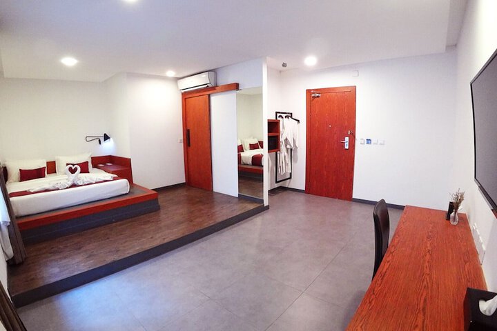 Room 12 of 37