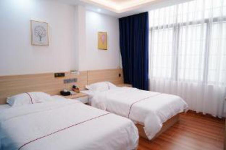 Room 6 of 7
