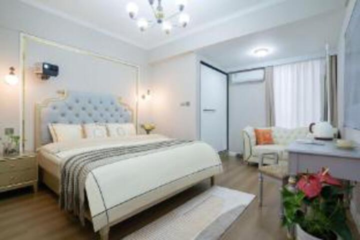 Room 5 of 6
