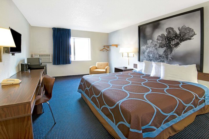 Room 4 of 13