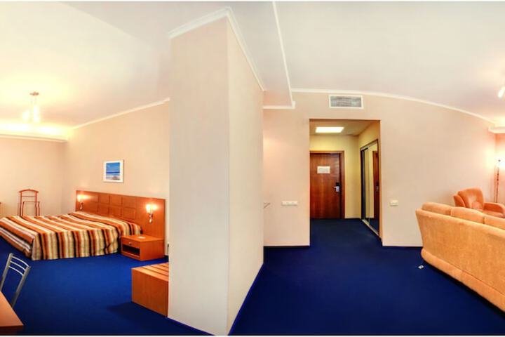 Room 10 of 63
