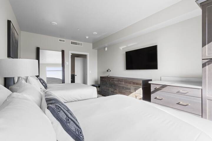 Room 38 of 215