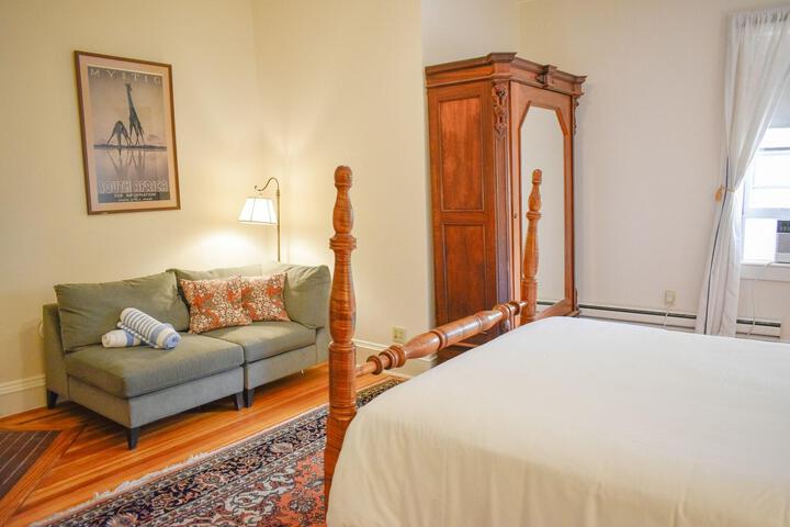 Room 120 of 290