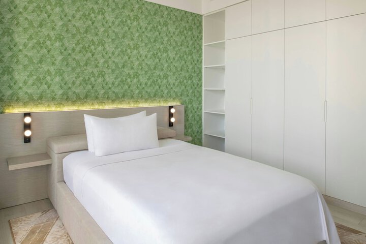 Room 28 of 92