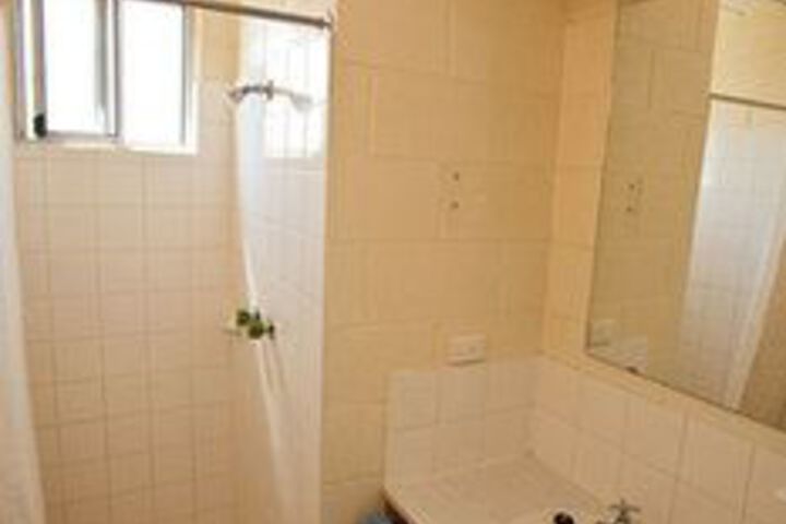 Room 3 of 43