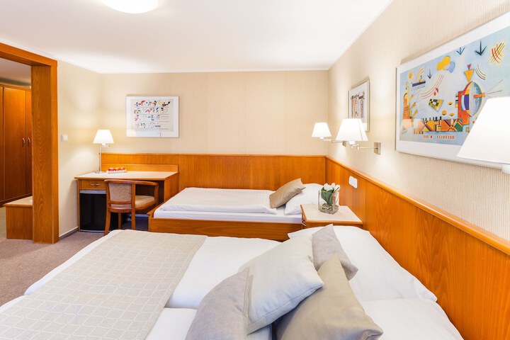 Room 5 of 72