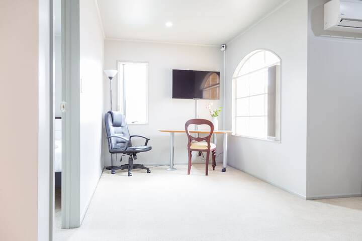 Room 8 of 9