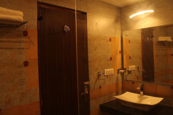 Room 26 of 43