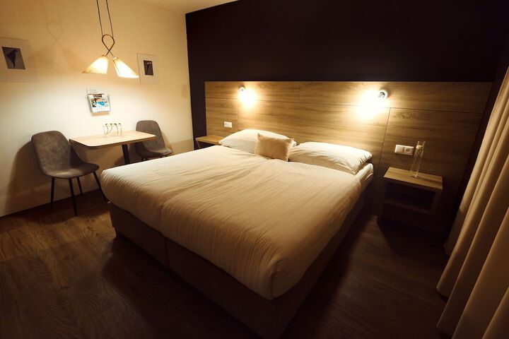 Room 6 of 47
