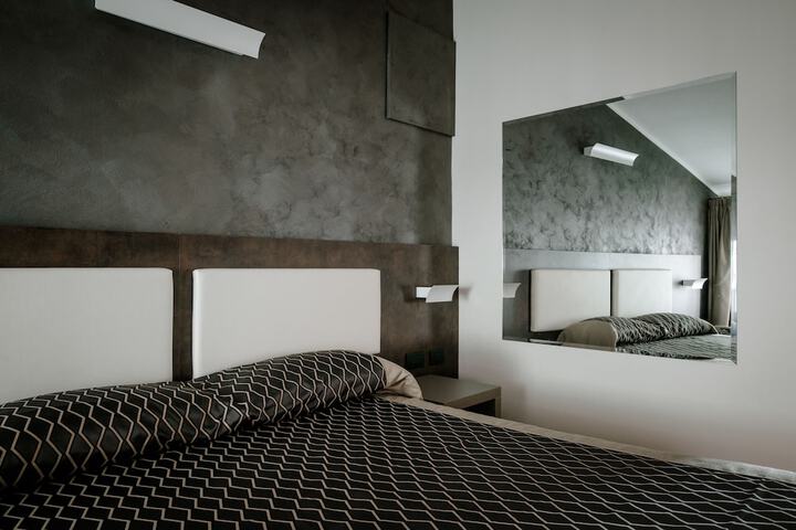 Room 8 of 121