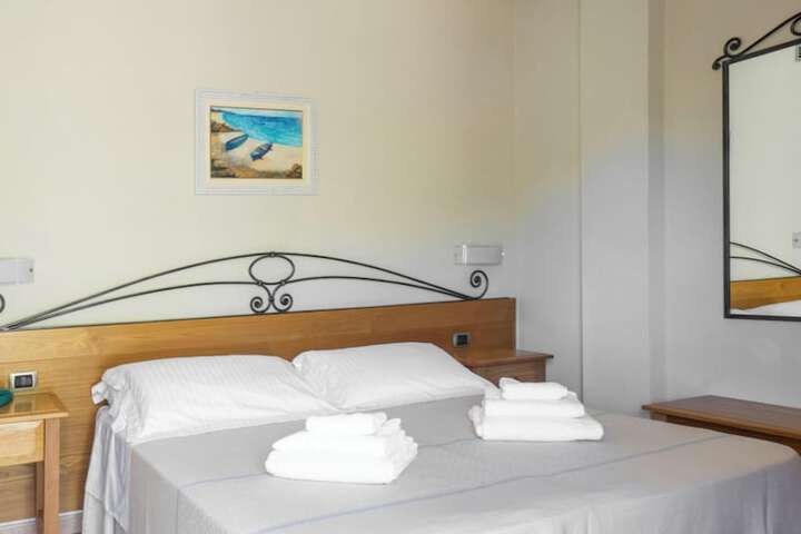 Room 15 of 42