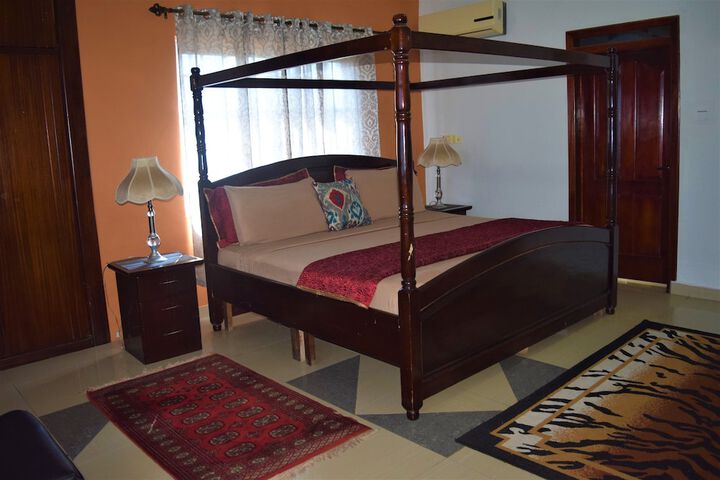Room 8 of 114