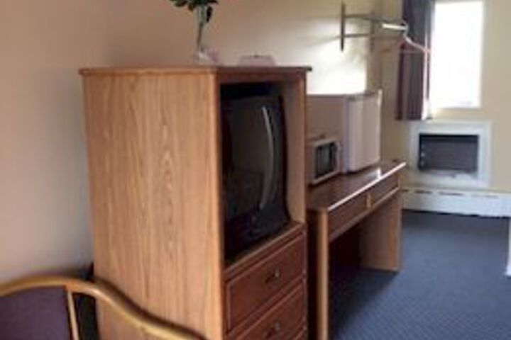 Room 10 of 16