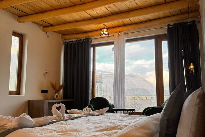 Room 2 of 36