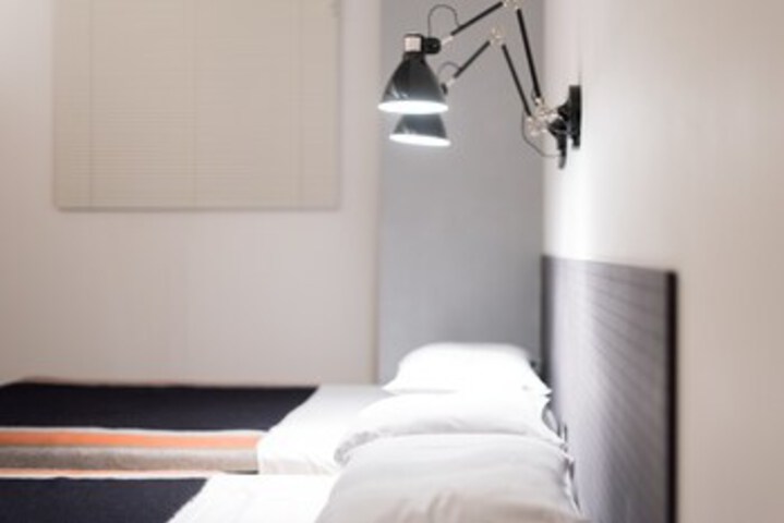 Room 160 of 214