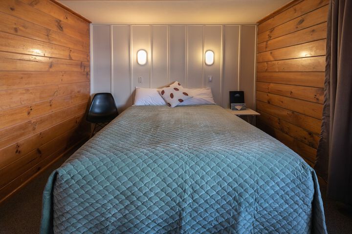 Room 34 of 143